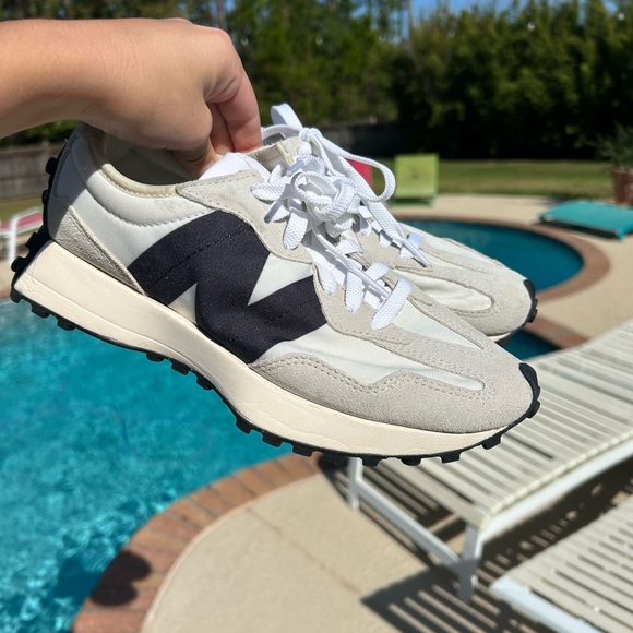 New Balance 327 Sneakers - Picture 4 of 9